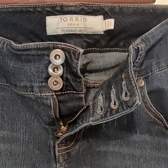 Women's Torrid Demin Stretch Skinny Dark Wash Jeans RN#148862 in Size 14 Reg - Picture 9 of 12